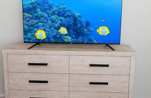 Newly updated 5BR/2.5BA w/pool sleep 16 ppl• - Photo 9