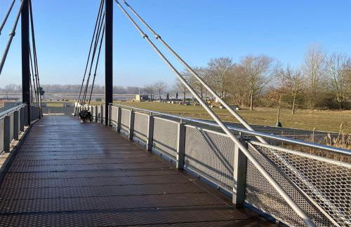 Riverside Retreat with Comfort - Foto 22