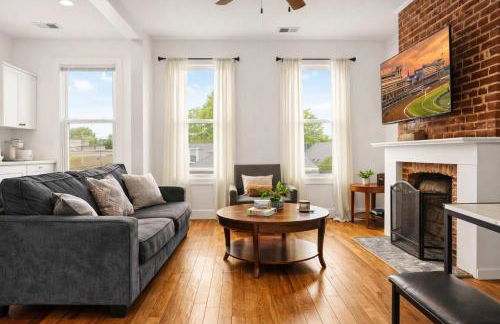 Cozy 2-Floor Home 5BR 3BA 2 Kitchens Backyard - Foto 2