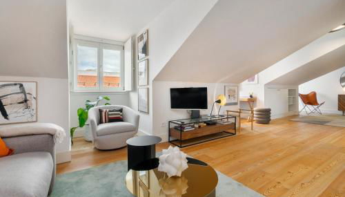 WHome Top-Floor Studio in Prime Location - Photo 4