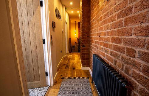 DJH Homes - Luxurious and chic 3BR Grade II Industrial House with log burner and electric blinds - JQ, Birmingham City - Foto 36