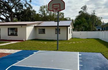 Poolside Paradise with Basketball Court - Foto 6