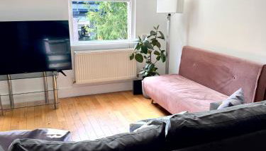 Close to centre 2 bedroom apartment - Photo 2