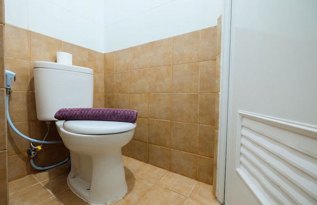 Studio at Green Pramuka City Serene Apartment Living By Travelio - Foto 12