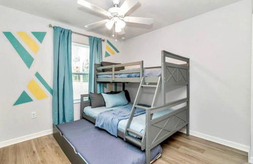 Bright & Colorful New Home 10 Min from Rainbow Springs - Foto 16