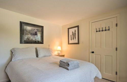 House with Balcony about 5 Mi to Cranmore Resort! - Photo 20