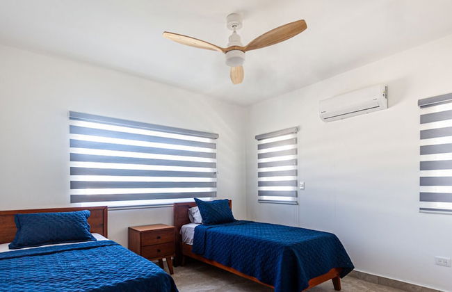 Spacious Family Suite, Ocean Village! - Photo 8