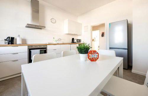 Modern & Chic Apartment with Balcony in Offenbach - Foto 5