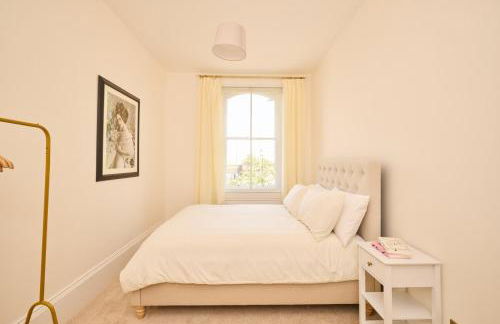 The Corner by the Castle - Photo 17