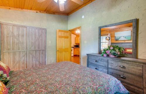 Kilgore Gem Pet-Friendly Cabin with Duck Pond! - Foto 12