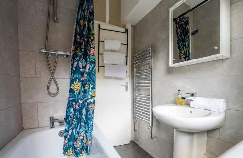 Tettenhall Lodge Gardens - Photo 6