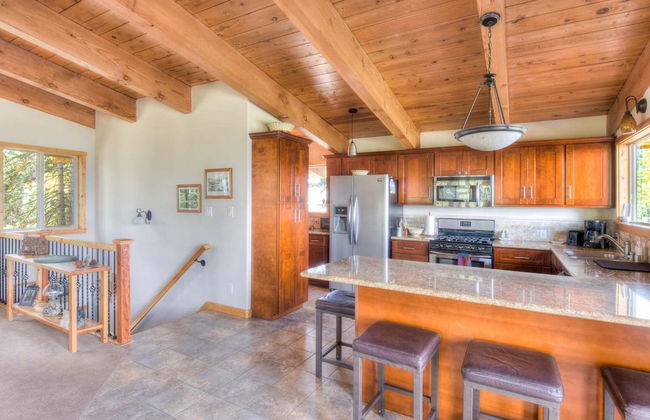 Chamberland Getaway Lake Views w/ Deck! - Foto 6