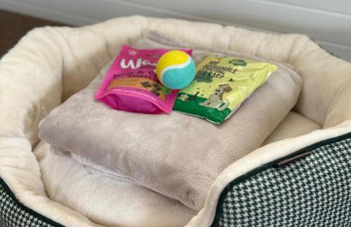 Pets - Garden - Parking - Sleeps up to 4 - Hiking - Foto 9