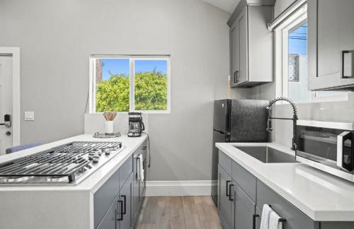 New Modern Cozy Guest House, Parking, Pet Friendly in Mar Vista! - Photo 7