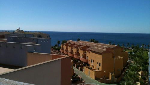 Apt - Sleeps 4 - Balcony - Communal Pool - Foto 2