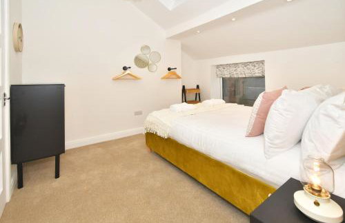 Antrobus Deluxe Apartments by YourStays - Photo 13