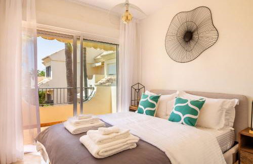 STYLISH TOWNHOUSE IN BEACHFRONT COMPLEX - Photo 17