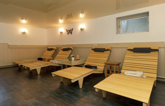 Spacious Holiday Home in the Ardennes with Sauna & Hot Tub - Photo 23