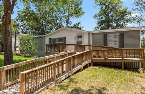 Accessible 3BR Home Sleeps 12, Pet-Friendly, Near Lake Conroe - Foto 9