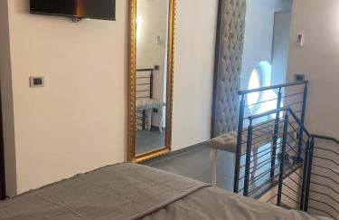 JOIVY Exclusive 2-Bedroom Villa with Private Garden - 5 minutes from the Colosseum - Photo 38