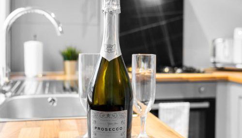 Modern 2 Bed Apartment - 2 Parking Spaces - Sleeps 3 - Netflix 1BS - Foto 5