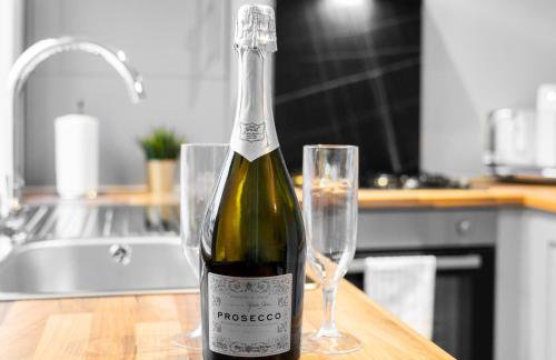 Modern 2 Bed Apartment - 2 Parking Spaces - Sleeps 3 - Netflix 1BS - Foto 5