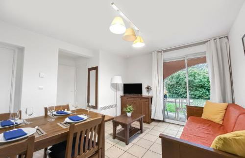 Séjour familial RDC, parking, piscine chauffée - Photo 8