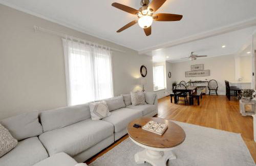 Main House - 3 Story 5 Bed 3 Bath Private Deck Courtyard Pet Friendly fee applies - Photo 10