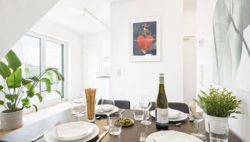 KStay Apartment-Kombi im EG und DG für bis zu 8 Personen mit Dachterrasse, Parkplätzen, Smart-TVs - Foto 2