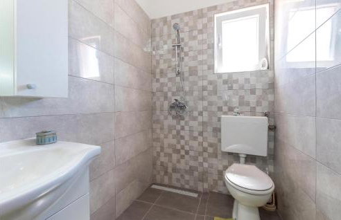 Awesome Home In Unesic - Foto 32