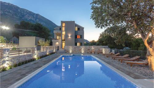 Six-Bedroom Holiday Home In Zagvozd - Foto 1