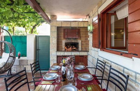 4 Bedroom Beautiful Home In Mravinci - Photo 17