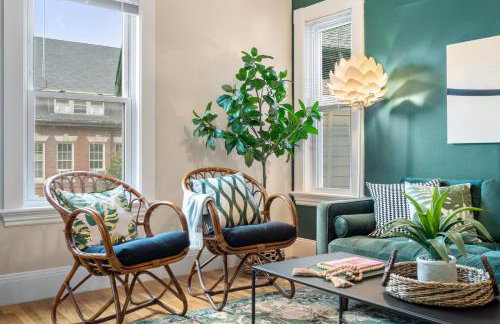 Downtown Beverly|KING BED|Minutes to Salem+Train - Photo 14