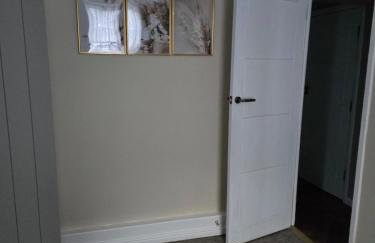 Contemporary & Spacious 1BD - Fireplace with Modern Comforts - Foto 6