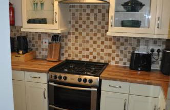 Cozy & Self Contained Garden Bungalow - Foto 14