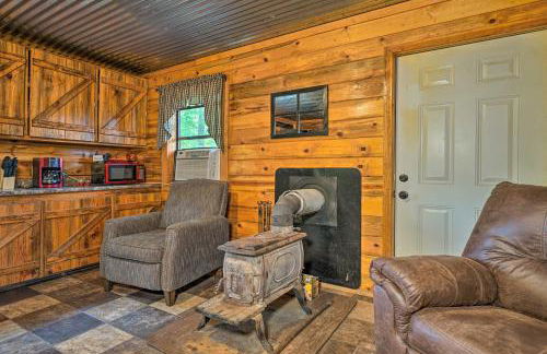 Wright City Cabin with Fire Pit and Forest Views! - Foto 6