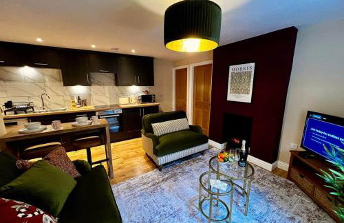 Elegant Hayfield Escape - Heart of Peak District - Photo 2