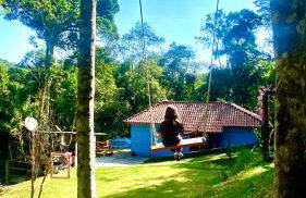 Casa de campo com muito verde e paz, 2 quartos, Wi-Fi, churrasqueira, deck, trilha - Foto 7