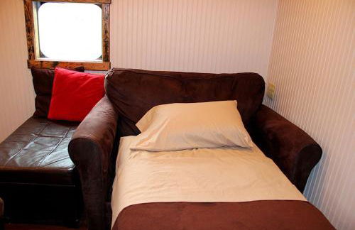 Glamping Caboose Rental Perfect for Families near Clyde, North Carolina - Foto 10