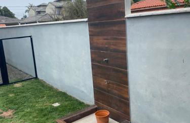 Suíte privativa aconchego a alguns passos da praia - Foto 7