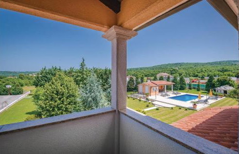 5 Bedroom Beautiful Home In Labin - Photo 31