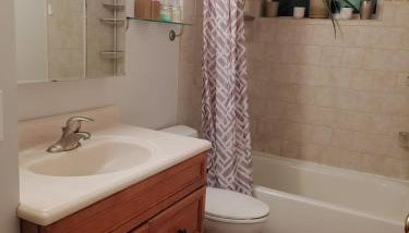 Beautiful home with your own entrance in Sandy - Foto 2