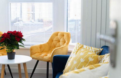 Open Mind Property - 6 Luxury Bedrooms with Free Parking - Photo 11