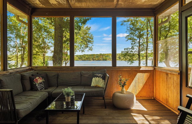 Lake Daze by Avantstay Lakefront w/ Modern Interior, Enclosed Porch & Hot Tub - Foto 4