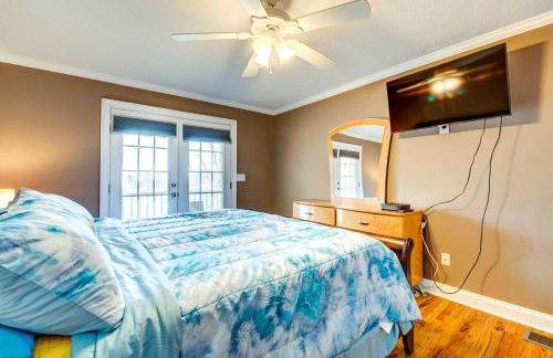 Lakefront Sparta Retreat with Dock and Game Room - Foto 17