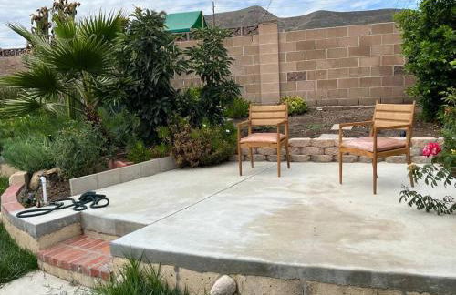 Modern 3 King Beds, Beautiful Large Backyard, WFH, Long Stays, Waterfall, WI-FI, FWY, 25 mins to Beach - Photo 5