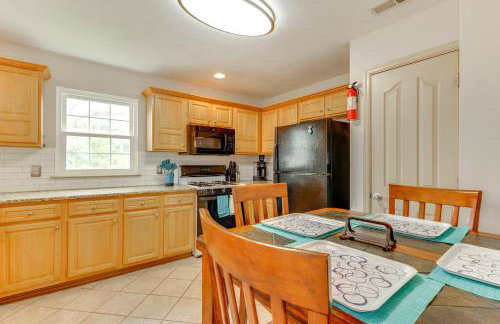 Walk to East Beach Apt with Outdoor Space - Photo 9