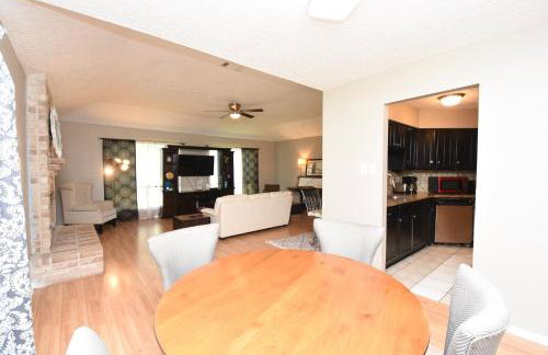 10 Minutes from IAH and Mall, Newly Rehabbed - Foto 15