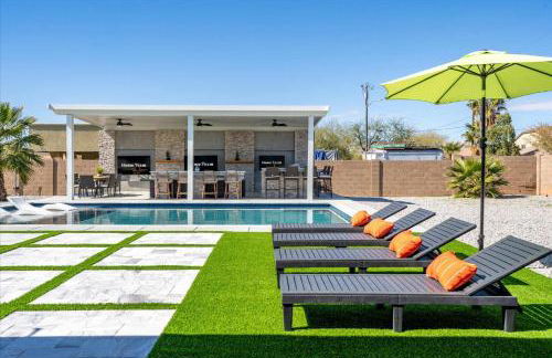 Backyard Oasis Heated Pool Game Room Gazebo - Foto 12