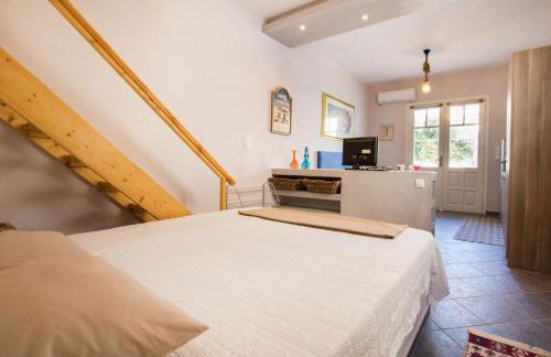 Finiki Studios - Photo 13